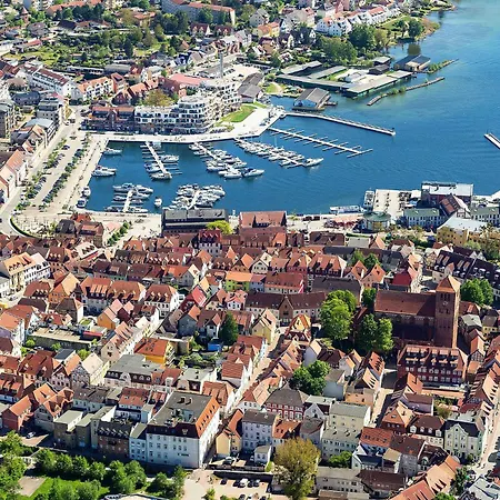 Apartmenthaus Am Seeufer فارين